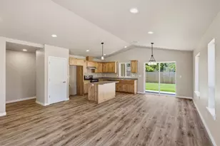 1037 SE Briannas Way, Grants Pass, OR 97527 - Photo 5