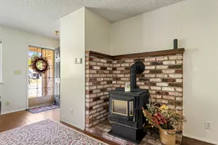 210 Sky Crest Dr, Grants Pass, OR 97527 - Photo 3