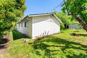 210 Sky Crest Dr, Grants Pass, OR 97527 - Photo 19