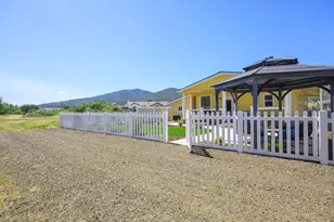 333 Mountain View Dr, Talent, OR 97540 - Photo 27