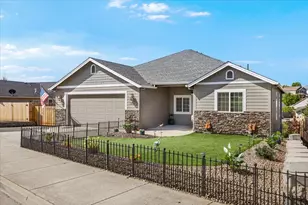 1174 Highlands Dr, Eagle Point, OR 97524 - Photo 1
