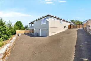 1174 Highlands Dr, Eagle Point, OR 97524 - Photo 27