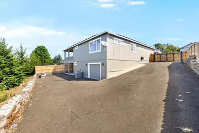 1174 Highlands Drive, Eagle Point, OR 97524 - Photo 3