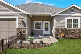 1174 Highlands Dr, Eagle Point, OR 97524 - Photo 3