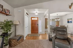 348 SW Wagner Meadows Dr, Grants Pass, OR 97526 - Photo 5