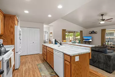 348 SW Wagner Meadows Drive, Grants Pass, OR 97526 - Photo 7