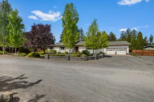 1776 NE Pheasant Ln, Bend, OR 97701 - Photo 3