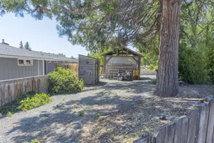 930 NE Wesley Ln, Grants Pass, OR 97526 - Photo 39