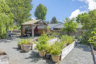 930 NE Wesley Lane, Grants Pass, OR 97526 - Photo 35