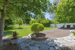 1211 SW Ironwood Dr, Grants Pass, OR 97526 - Photo 27