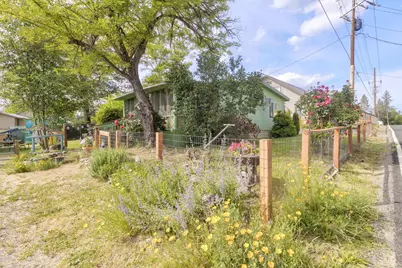 2582 Walnut Avenue, Grants Pass, OR 97527 - Photo 29