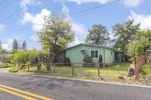 2582 Walnut Ave, Grants Pass, OR 97527 - Photo 1