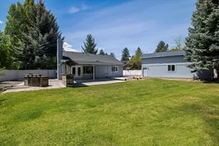 21196 Strawberry Mountain, Bend, OR 97702 - Photo 29