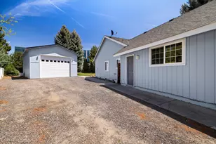 21196 Strawberry Mountain, Bend, OR 97702 - Photo 37