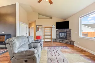 570 Mountain Ridge Dr, Culver, OR 97734 - Photo 7