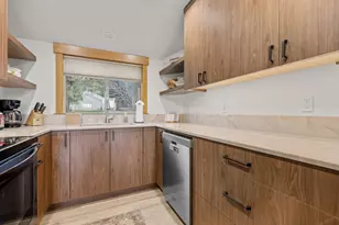 12900 Hawks Beard, Black Butte Ranch, OR 97759 - Photo 11