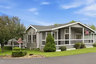 756 NE Sioux Ct, Redmond, OR 97756 - Photo 1
