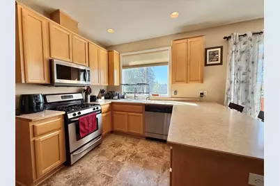 5118 Cherry Blossom Lane, Klamath Falls, OR 97601 - Photo 3
