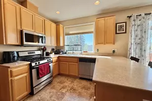 5118 Cherry Blossom Ln, Klamath Falls, OR 97601 - Photo 3
