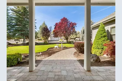 8051 Granite Falls Drive, Redmond, OR 97756 - Photo 3
