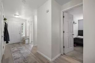 1468 SW 27th St, Redmond, OR 97756 - Photo 3