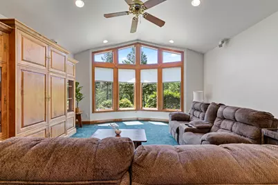 1562 Sleepy Hollow Loop, Grants Pass, OR 97527 - Photo 15