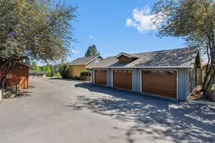 1940 NW Monterey Pines Dr, Bend, OR 97703 - Photo 25