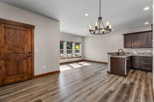 927 E Desperado Trail, Sisters, OR 97759 - Photo 11
