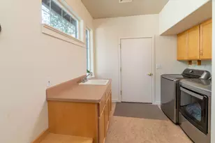 60555 Elkai Woods Dr, Bend, OR 97702 - Photo 19
