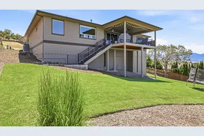 1017 Fawnhills Circle, Medford, OR 97504 - Photo 47