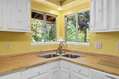 1115 NW C Street, Grants Pass, OR 97526 - Photo 13