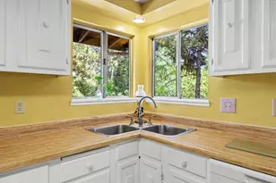 1115 NW C St, Grants Pass, OR 97526 - Photo 13