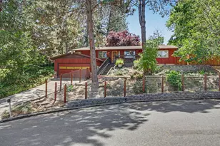 1115 NW C St, Grants Pass, OR 97526 - Photo 1
