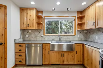 19800 Connarn Road, Bend, OR 97703 - Photo 9