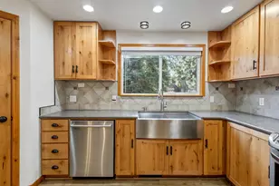 19800 Connarn Rd, Bend, OR 97703 - Photo 9
