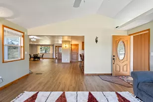 19800 Connarn Rd, Bend, OR 97703 - Photo 5