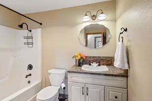 19800 Connarn Rd, Bend, OR 97703 - Photo 17