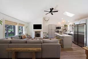 20724 Prince John Ct, Bend, OR 97702 - Photo 9