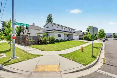 2201 Westwood Drive, Medford, OR 97501 - Photo 3