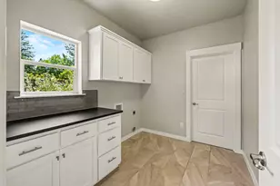 2201 Westwood Dr, Medford, OR 97501 - Photo 21