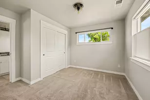 2201 Westwood Dr, Medford, OR 97501 - Photo 31