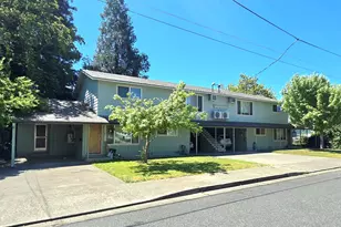 791 NE Wharton Dr, Grants Pass, OR 97526 - Photo 1