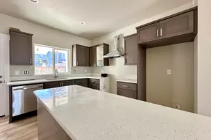 313 E Rapp Rd, Talent, OR 97540 - Photo 9