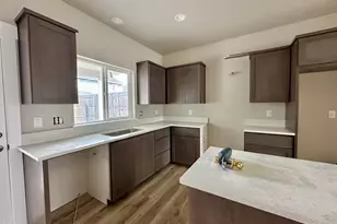 313 E Rapp Rd, Talent, OR 97540 - Photo 7