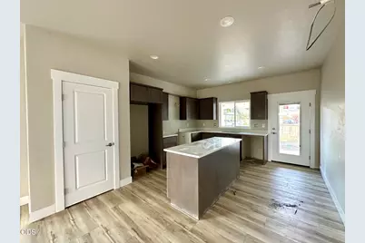 315 E Rapp Road, Talent, OR 97540 - Photo 5