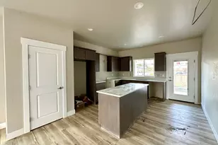315 E Rapp Rd, Talent, OR 97540 - Photo 5