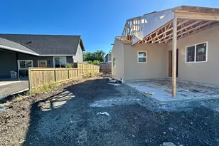 315 E Rapp Rd, Talent, OR 97540 - Photo 9