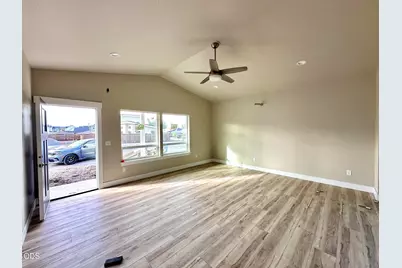 315 E Rapp Road, Talent, OR 97540 - Photo 3