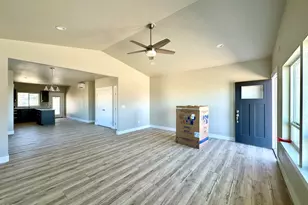 315 E Rapp Rd, Talent, OR 97540 - Photo 3