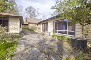 1502 NW Lawnridge Ave, Grants Pass, OR 97526 - Photo 37